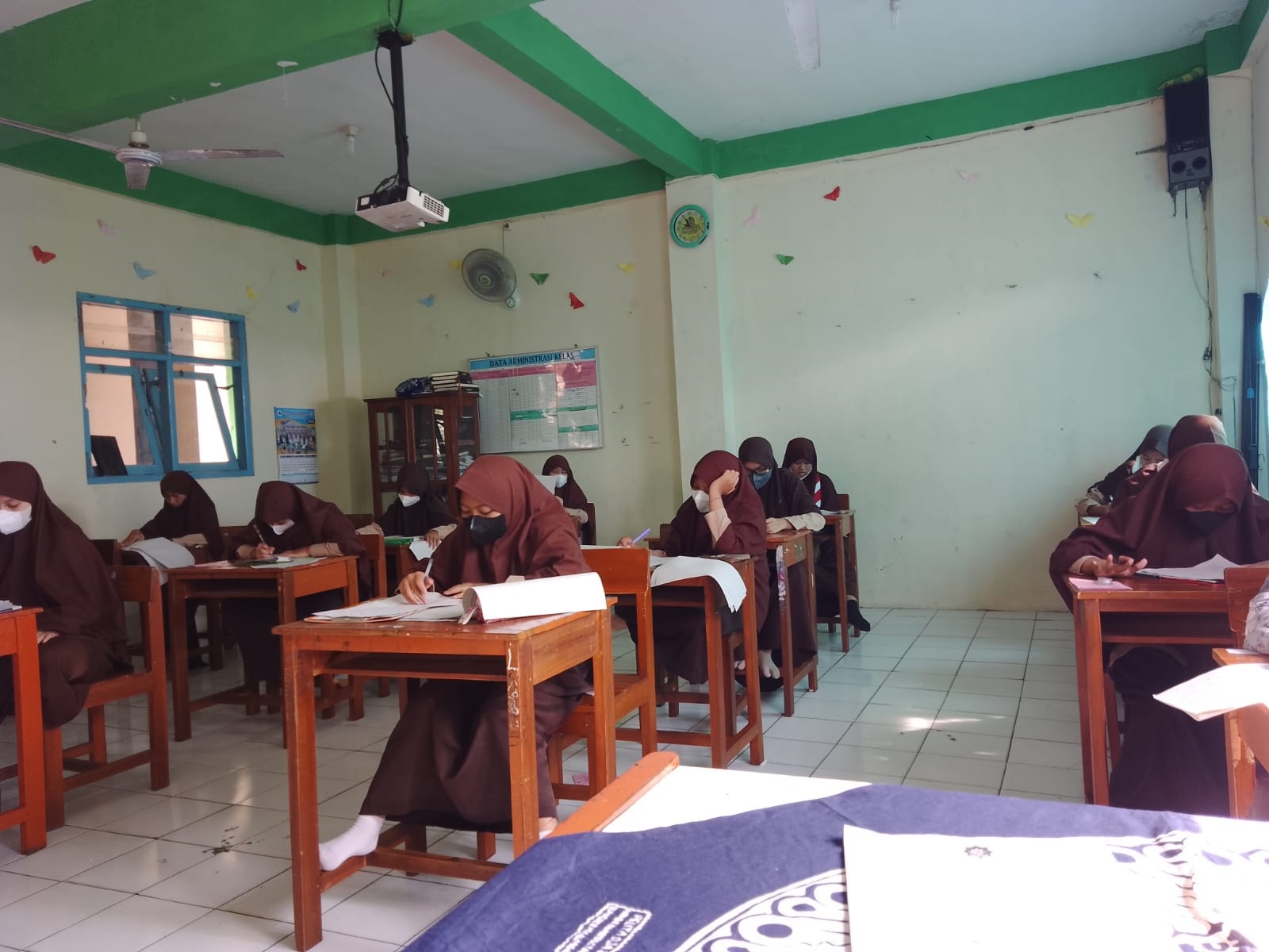 SMP Boarding School Putra Harapan Purwokerto Gelar Ujian Sekolah Secara Luring