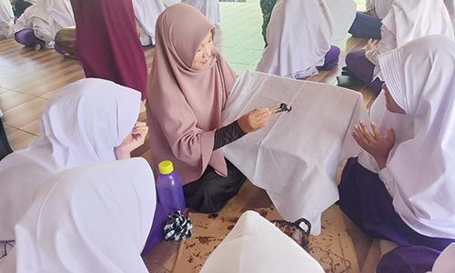 Serunya membatik di rumah batik Anto Jamil