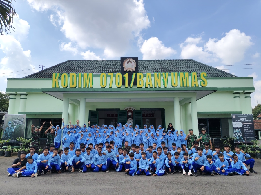 Hari Keempat MPLS, Siswa SMP Boarding School Putra Harapan Dilatih Disiplin di KODIM 0701 Banyumas