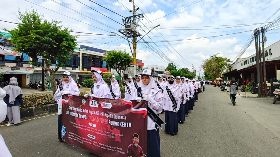 SMP Boarding School Putra Harapan Ikuti Gerak Jalan Gembira Kabupaten Banyumas 2025