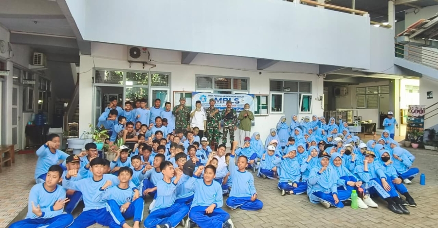 Tingkatkan Kedisiplinan, SMP Boarding School Putra Harapan Gandeng KODIM 0701 Banyumas dalam Latihan PBB