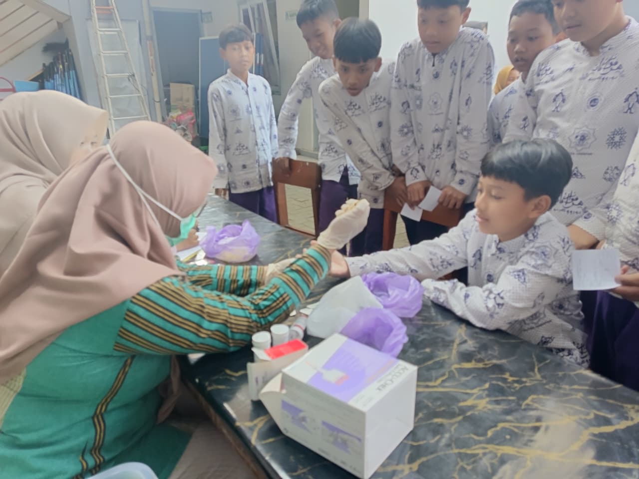 Cegah Anemia Sejak Dini, SMP Boarding School Putra Harapan Gelar Skrining Kesehatan dan Pemberian TTD
