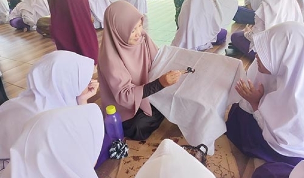 Serunya membatik di rumah batik Anto Jamil