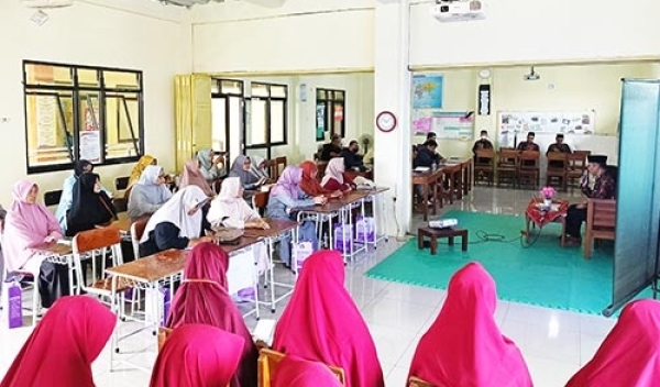 Awalussanah Pengenalan Orang Tua  dengan Sekolah