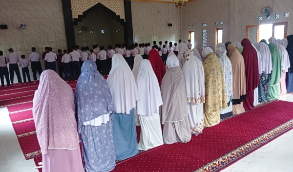 SHOLAT DHUHA MEMBENTUK KARAKTER SISWA